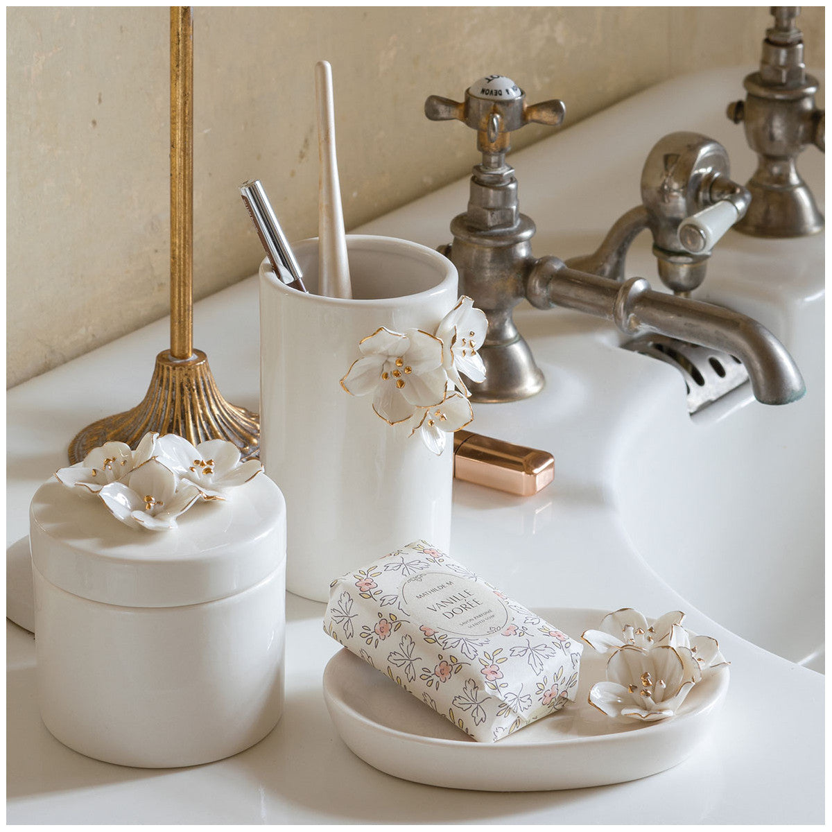 38 / 5 000 Dispensador de sabonetes Flower Love