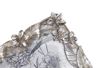MOLDURA FLORES PRATEADA